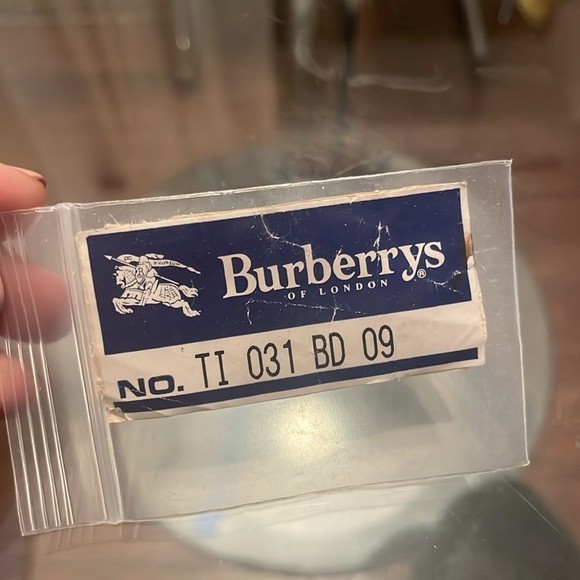 Authentic Vintage Burberry Tote - Picture 13 of 14